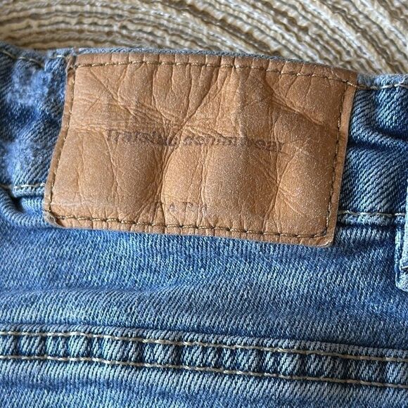 Zara High-Waisted Distressed Denim‎ Shorts Size 2 Blue Frayed Hem Casual - Picture 5 of 5